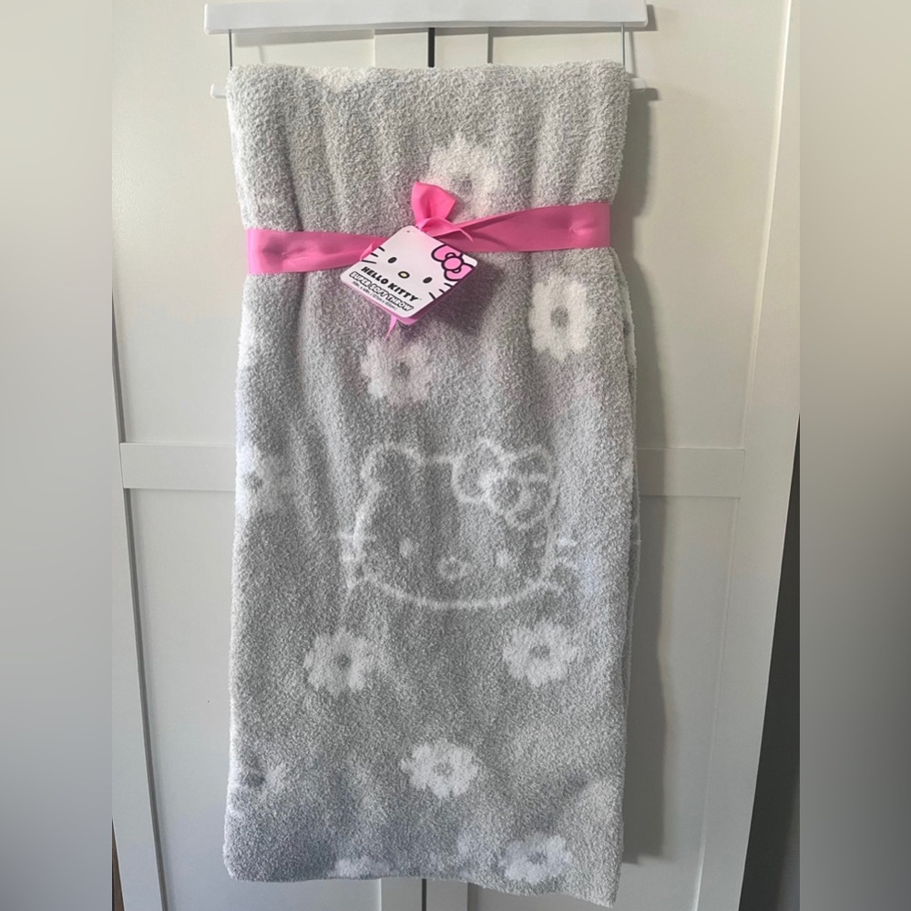 Hello kitty reversible blanket trading for last 2 pics for the blanket